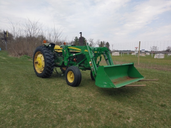 JD 2440 tractor  diesel with brand new loader and new clutch.