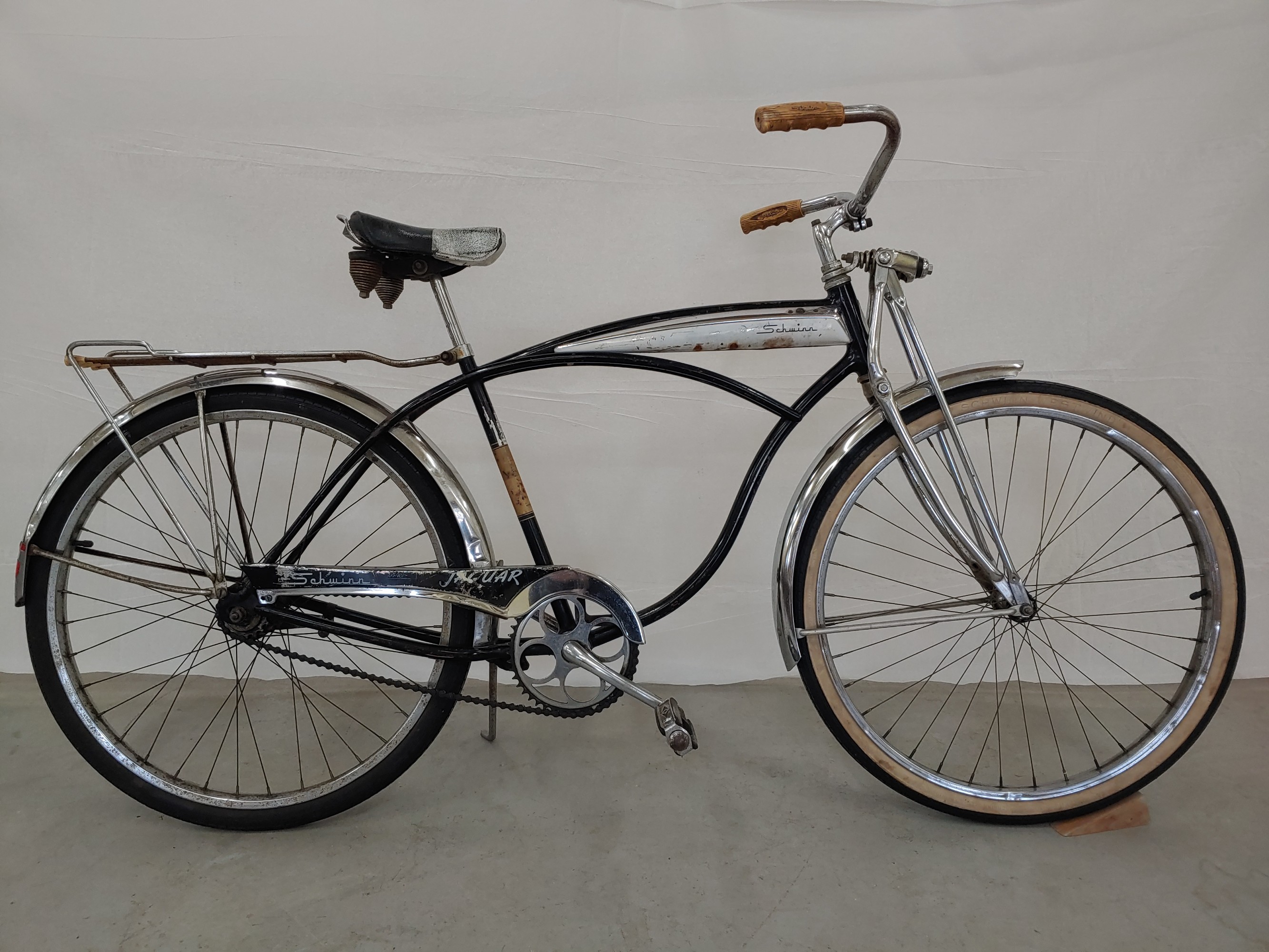 Schwinn Jaguar Bicycle | Proxibid Schwinn Jaguar Bicycle | Proxibid