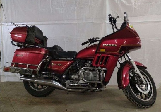 Motorcycle 1983 HONDA GL1100 (GOLDWING)