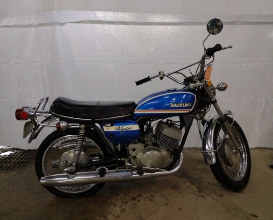 Motorcycle 1971 Suzuki 250
