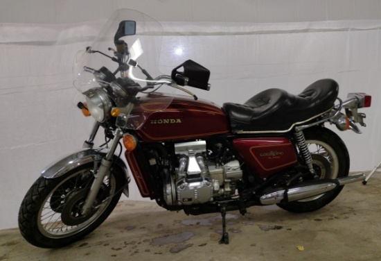 Motorcycle 1975 Honda Goldwing GL - 1000