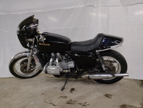 Motorcycle 1975 Honda GL1100 (GOLDWING)