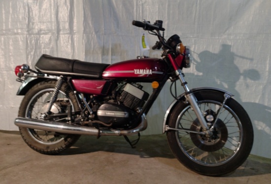 Motorcycle 1974 YAMAHA 350 torque induced