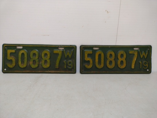 1919 Wisconsin License Plate Pair