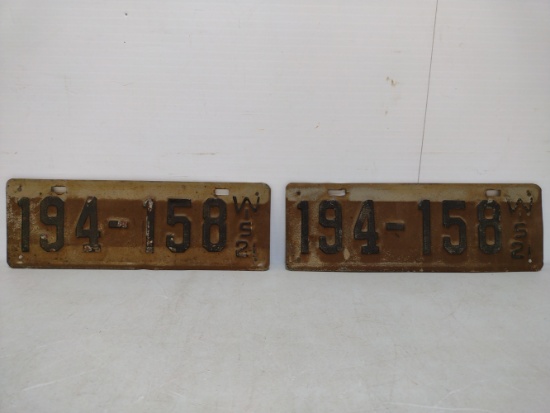 1921 Wisconsin License Plate Pair