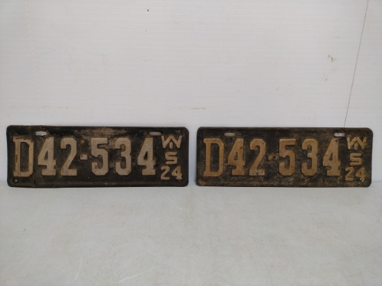 1924 Wisconsin License Plate Pair