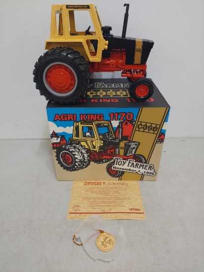 Ertl Case AGRI King 1170 Golden Demonstrator Toy