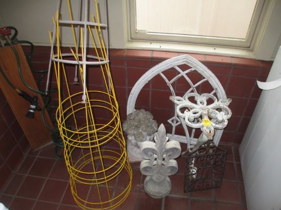 LOT-LAWN ORNAMENTS/TOMATO CAGES/BIRD FEEDERS-10 PC TOTAL