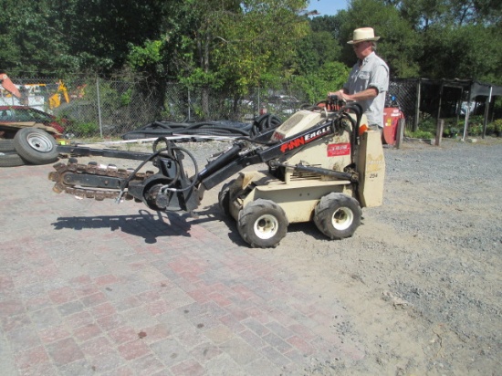 FINN 'EAGLE' MINI SKIDSTEER/LOADER WITH 40 IN BUCKET ATTACHMENT