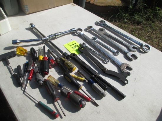 LOT-ASST. TOOLS-SCREWS/WRENCHES/4 WAY