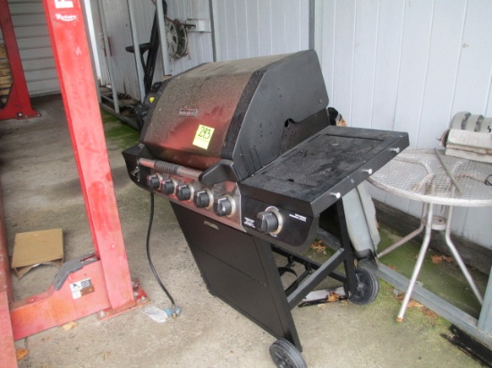 PROPANE GRILL-BROKEN WHEEL