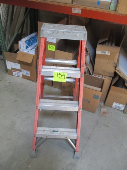 STEP LADDER- 4 FT LOUISVILLE