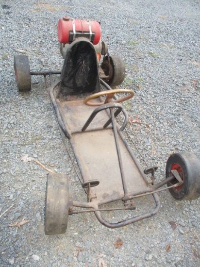 1960'S ERA GO CART. QUALITY KIT SET UP WITH DISTON2 STROKE MOTOR. HAS INTERBNAL HUB BRAKE.