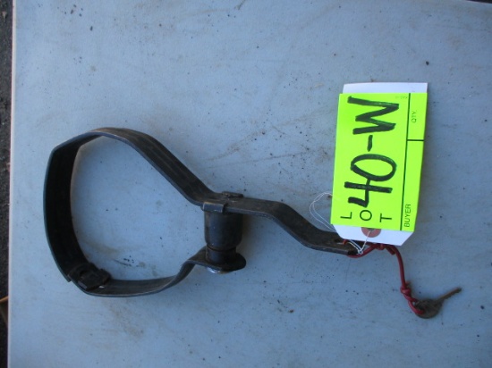 1932 TIRE LOCK WITH KEY