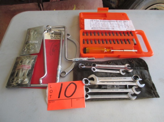 LOT-CRAFTSMAN STANDARD AND METRIC WRENCHES, SCREW BIT SET, OPEN END AND BLEEDER WRENCHES