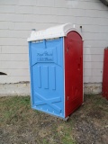LOT-ASST. PORTA POTTY UNITS (6) TOTAL 3 ARE EQUIPPED WITH LIFT FRAMES FOR HI RISE CONSTRUCTION SITES