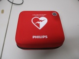 PHILLIPS HEART START DEFIBRILLATOR NEW IN BOX-BATTERIES ARE MARKED 'CHARGE BEFORE 01/30/2023