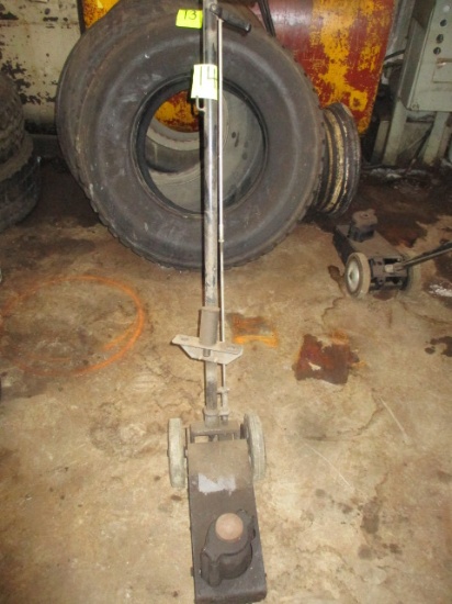 FLOOR AIR  JACK WITH BLACK KNOB-NOT TESTED