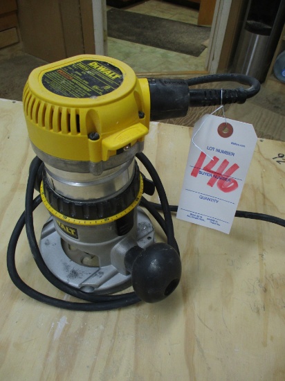 DEWALT DW616 ROUTER W/BASE