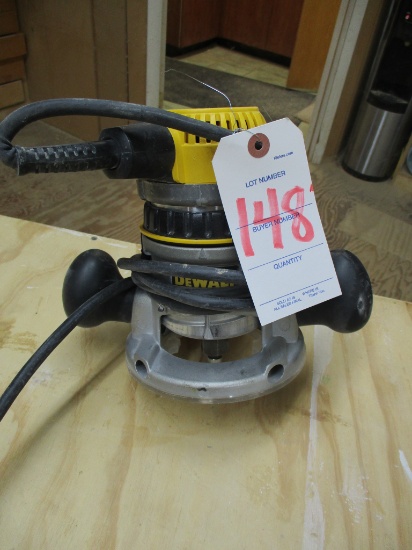 DEWALT DW616 1 3/4 HP ROUTER-HAS BIT ATTACHED