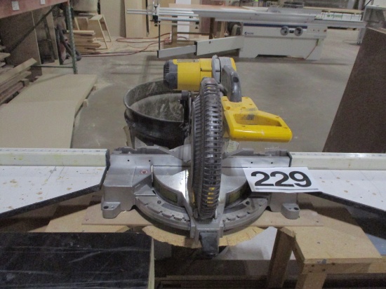 DEWALT DW716 COMPOUND MITER SAW  WITH WORK TABLE