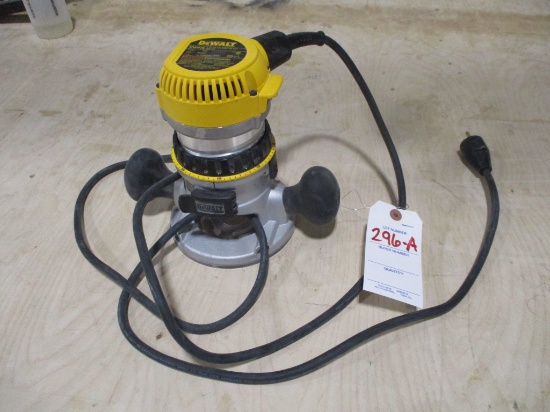 DEWALT DW616 ROUTER 1 3/4 HP
