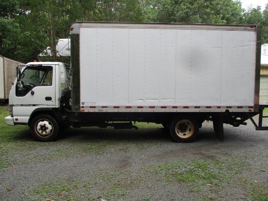 2007 Npr/Isuzu Gas Automatic With 16 Ft Refrigerated Body And Liftgate