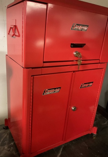 Snap-on Red Rolling Tool Chest with Drawers and Cabinets