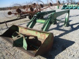 1076 158 JOHN DEERE LOADER W/BRACKETS S/N:E0158021358W