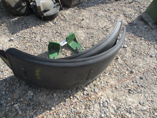 4664 SET OF JOHN DEERE FENDERS FOR MFD