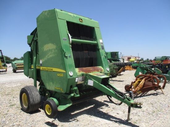 1901 468 MEGAWIDE PLUS JOHN DEERE ROUND BALER W/NET WRAP, W/540 PTO & W/MONITOR PRO 9742 BALES S/N:E