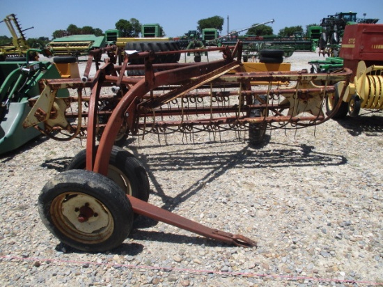 1950 256 NEW HOLLAND RAKE S/N:387828