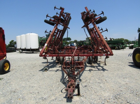 4871 4800 CASE IH WING FOLD VIBRASHANK CULT W/HARROWS S/N:0055150