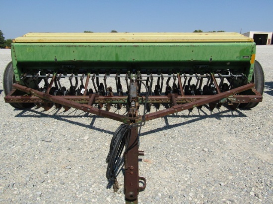 1101 8300 JOHN DEERE GRAIN DRILL