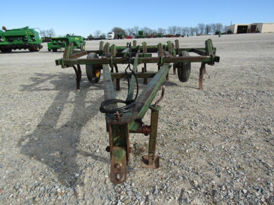 1551 1600 JOHN DEERE CHISEL PLOW