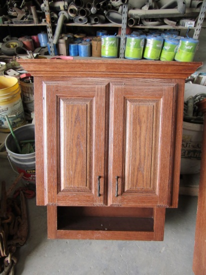 1557 24"X20" UPPER BATHROOM CABINET