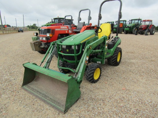 1468 1025R JOHN DEERE 2 POST MFD HYDRSTAT W/H120 JOHN DEERE LOADER 2013 MODEL 538 HOURS 538 S/N:1LV1