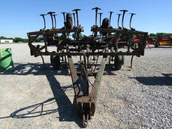 1511 1610 JOHN DEERE HYD STACK FOLD CULT 24 SHANK