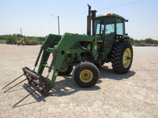 1721 4440 JOHN DEERE C/A 2WD PS W/595 ALLIED LOADER W/HAYFORK 1978 MODEL 1476 HRS SHOWING 1476SH S/N