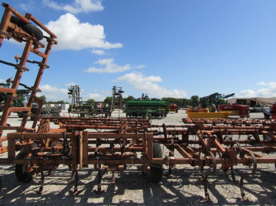 7468 HYD WING FOLD JOHNSON 26' CULT W/HARROWS 3PT