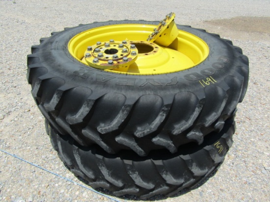 1691 JOHN DEERE 10 BOLT DUALS W/100MM HUBS