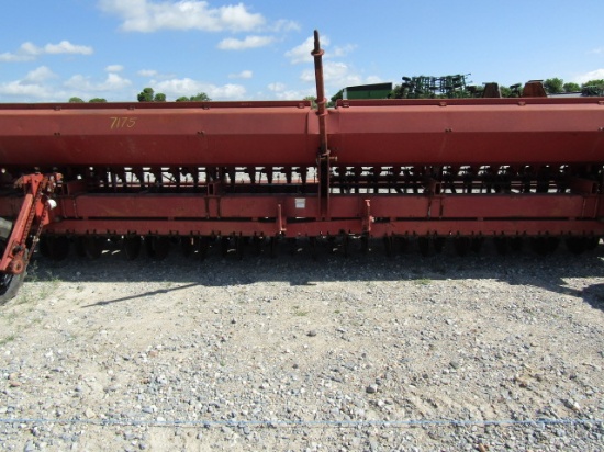 7175 5200 CASE IH GRAIN DRILL S/N:0100135