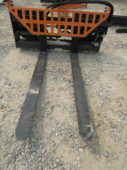 8617 LANDHONOR HYD PALLET FORKS S/N:HL-00568
