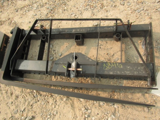 8846 WOLVERINE PALLET FORKS/HITCH S/N:ZW-10535