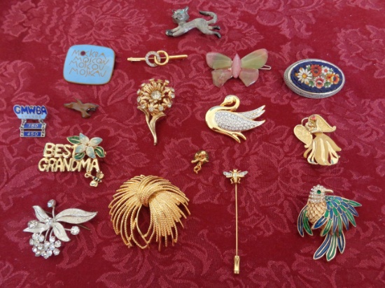 (16) Antique Style Pendants - Gold & Silver Costume Pendants