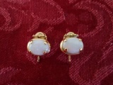 Pair of 14K Gold Womans Ear Rings / Earings - Hanging Style