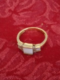 Womens 14K Gold Ring W/ (3) Stones & Baggets