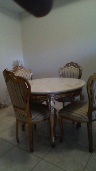 Dinette and 4 Chairs 36 Round