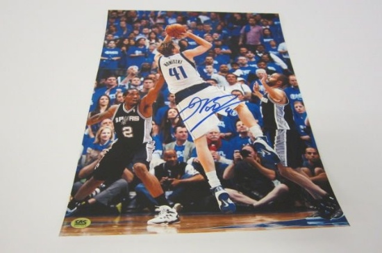 Dirk Nowitzki, Dallas Mavericks signed autographed 11x14 Photo CAS COA