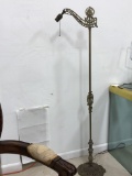 Antique metal floor lamp in a very good aged condition. Marvelous design, original wiring. Has saili